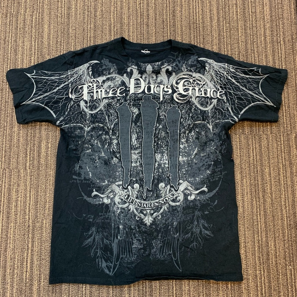 Three Days Grace T-shirt - X-Large - Black & White - Crew Neck - Cotton - EUC !!
